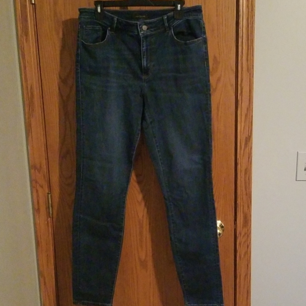 Dark rinse straight leg jeans